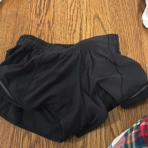 lululemon hotty hot shorts 2.5 inch